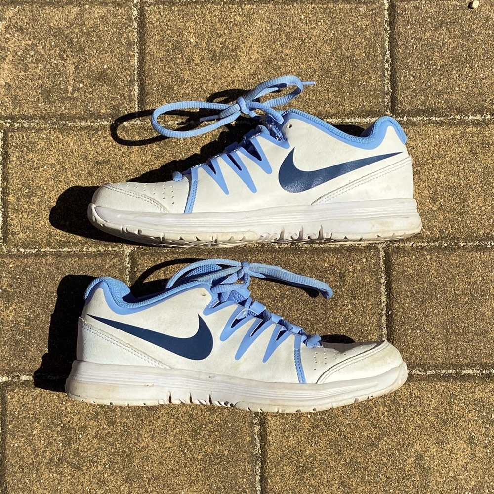 NIKE TENNIS/EVERYDAY SNEAKERS 👟💙